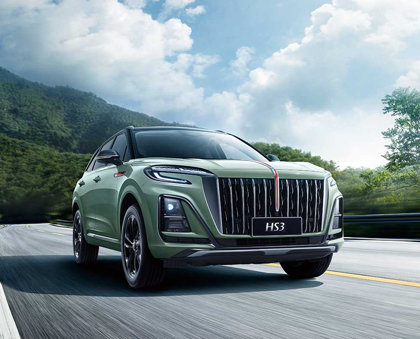Hongqi HS3 en carretera, vista frontal de tres cuartos